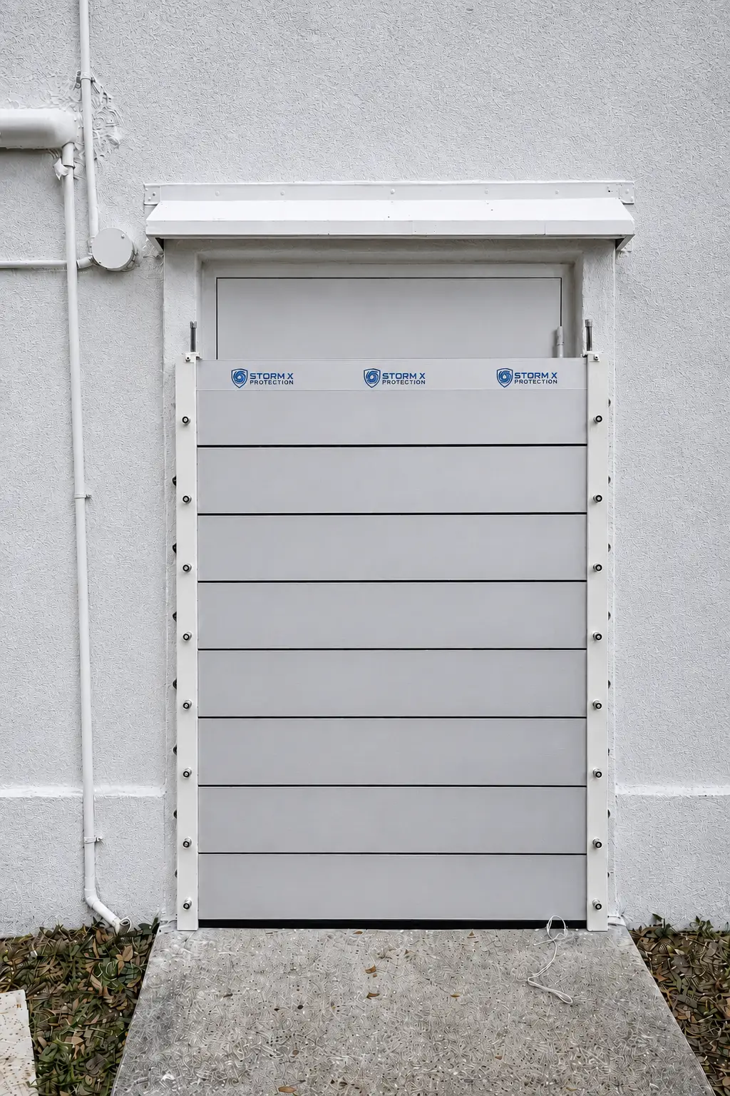 Side door flood barrier